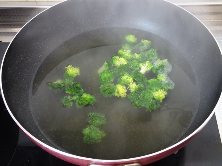 西蓝花虾仁炒饭