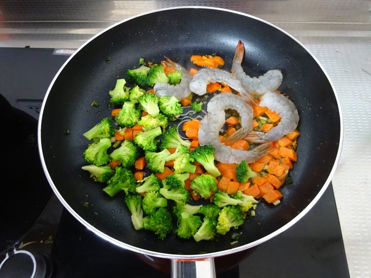 西蓝花虾仁炒饭