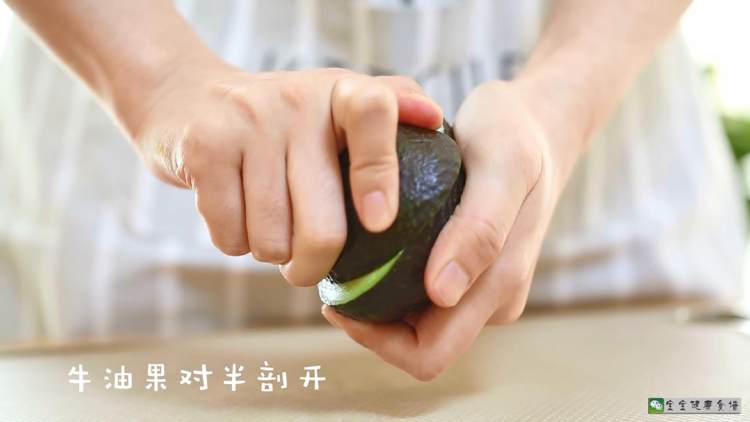 牛油果香蕉卷