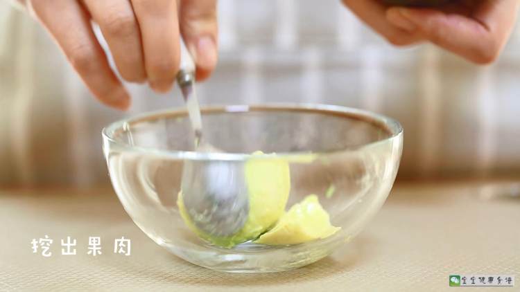 牛油果香蕉卷