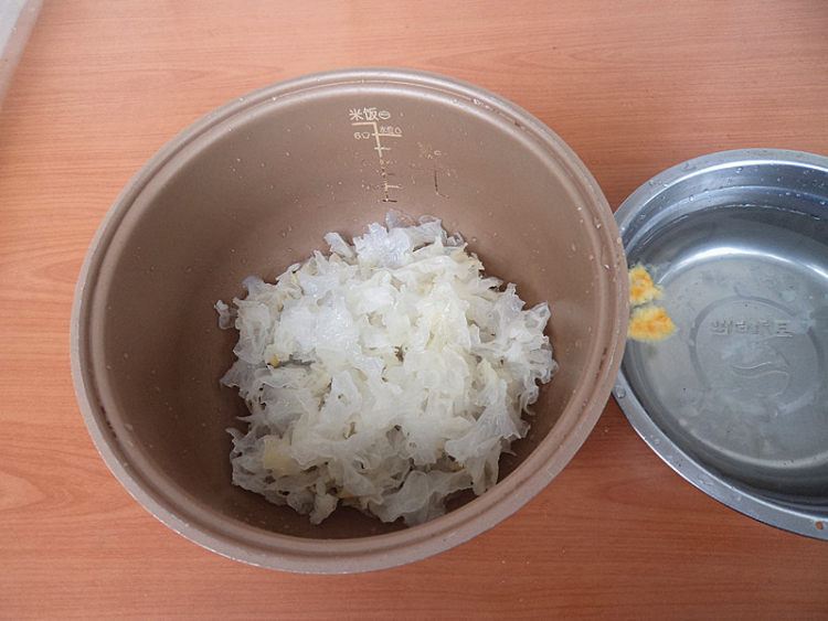 银耳南瓜羹