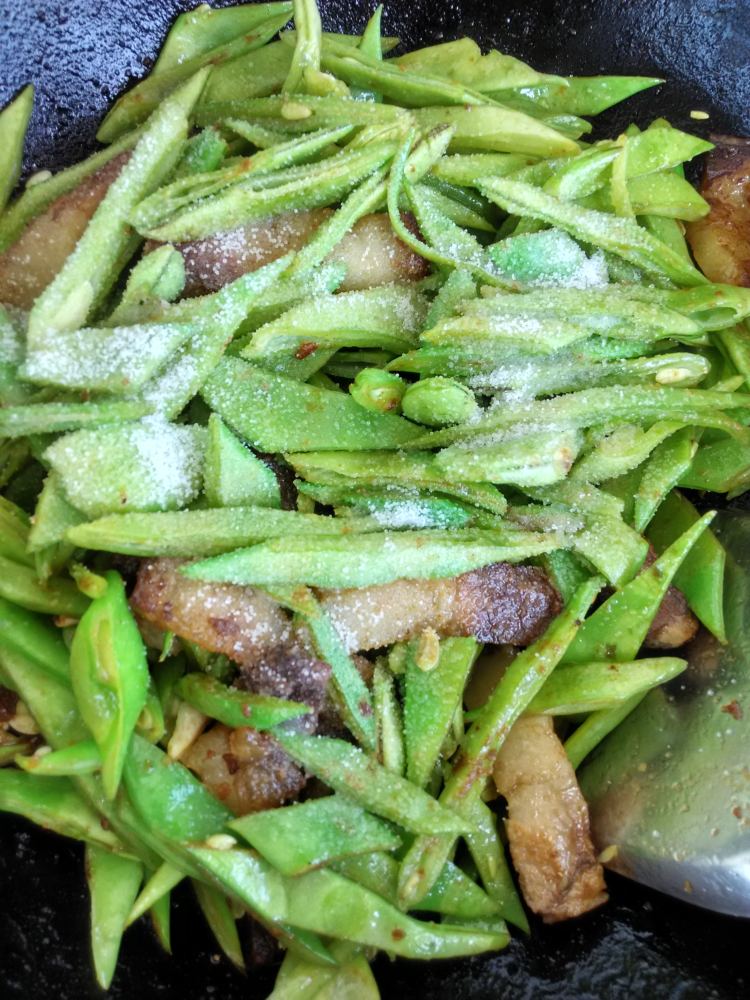 回锅肉炒绿龙豆角