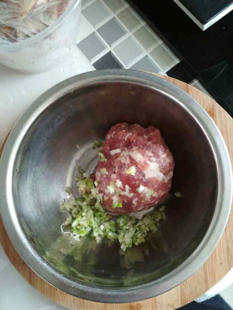 炸萝卜肉丸子