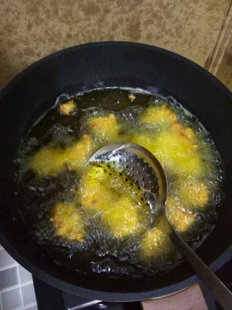 炸萝卜肉丸子
