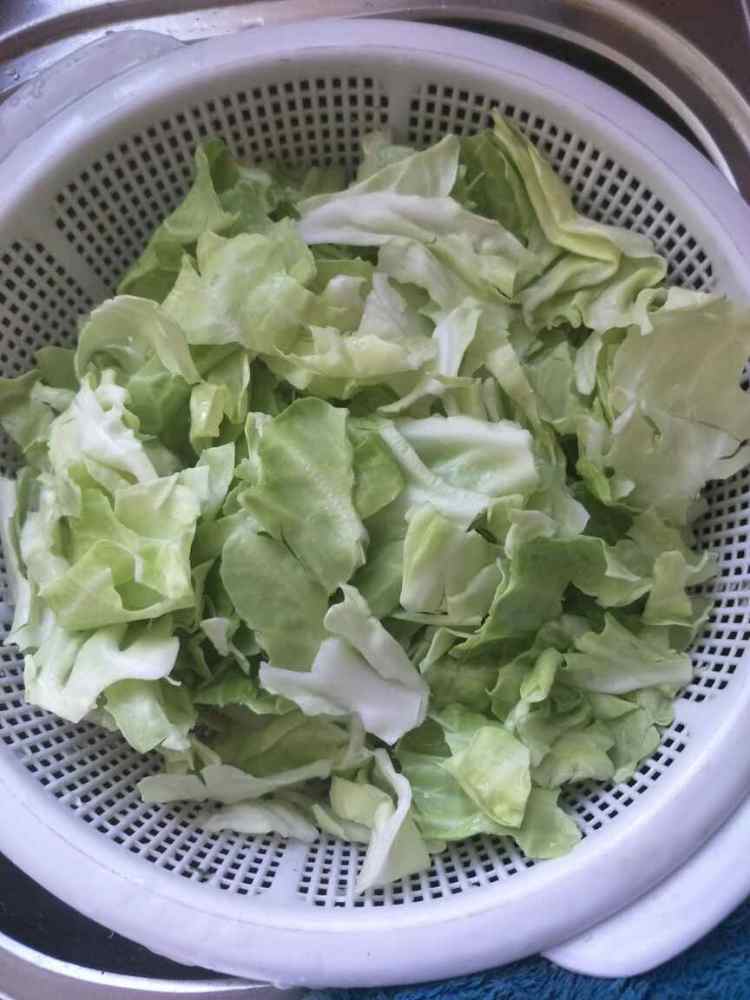 手撕包菜炒腊肉