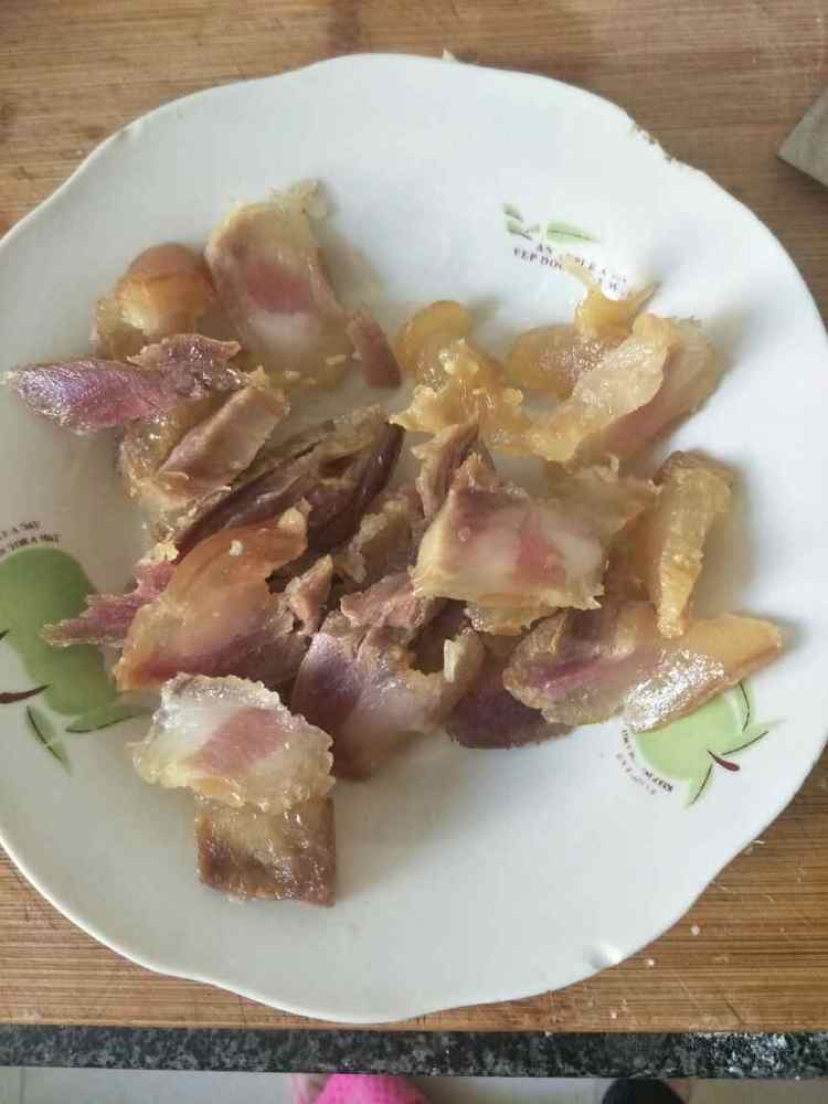手撕包菜炒腊肉