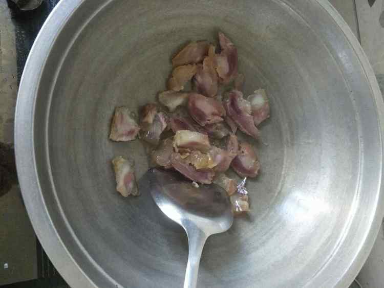 手撕包菜炒腊肉