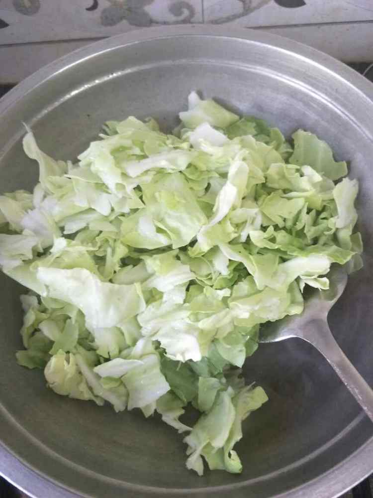 手撕包菜炒腊肉