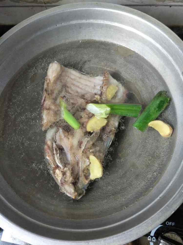 鱼头豆腐汤