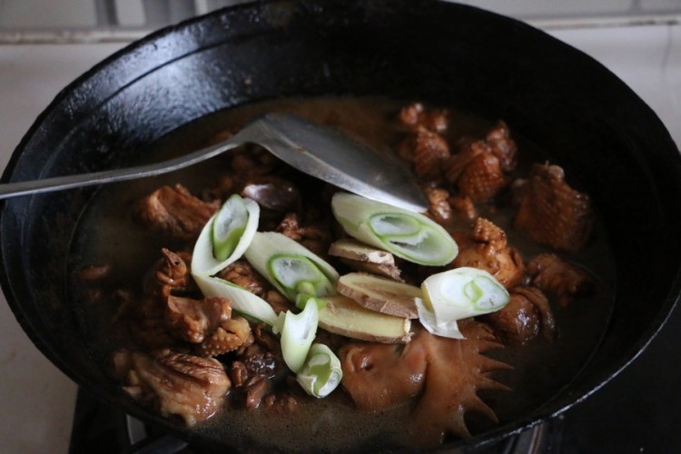 野山菌土豆烧鸡公