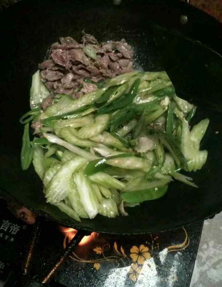 芹菜炒肉