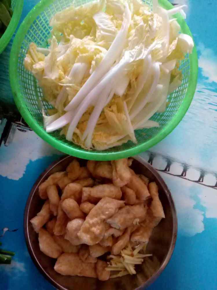 娃娃菜炒油豆腐