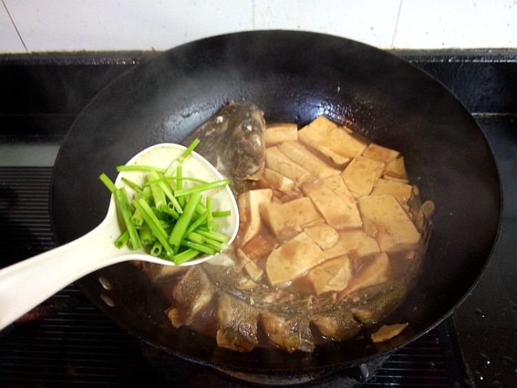 尖角子鱼炖豆腐