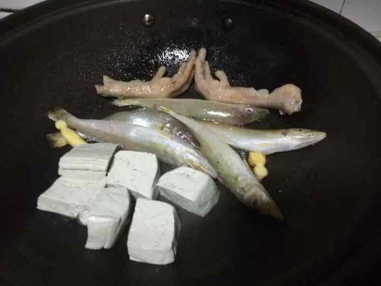 沙尖鱼豆腐汤