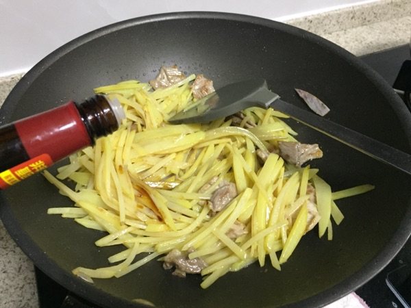 肉片炒土豆丝