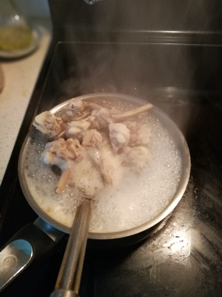 酸鲜酥肉锅