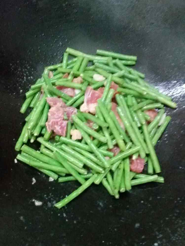 豆角炒肉片