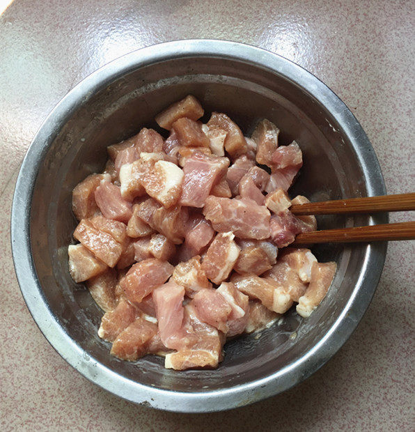 蚕豆玉米炒肉丁