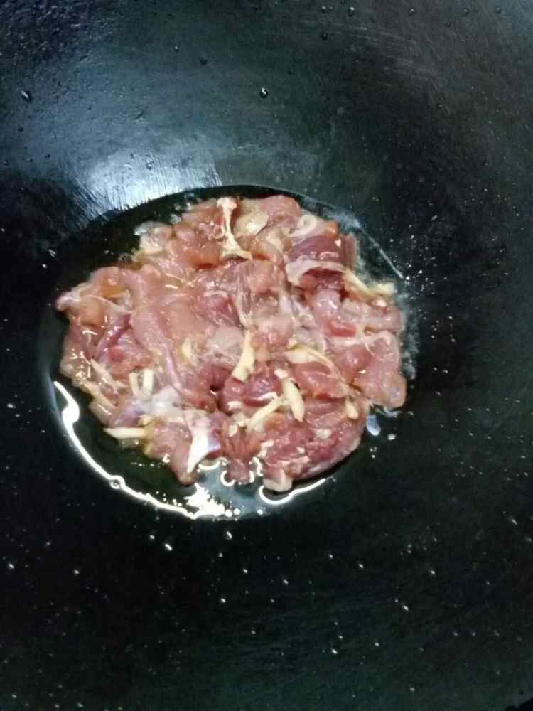 尖椒炒肉片，豆腐