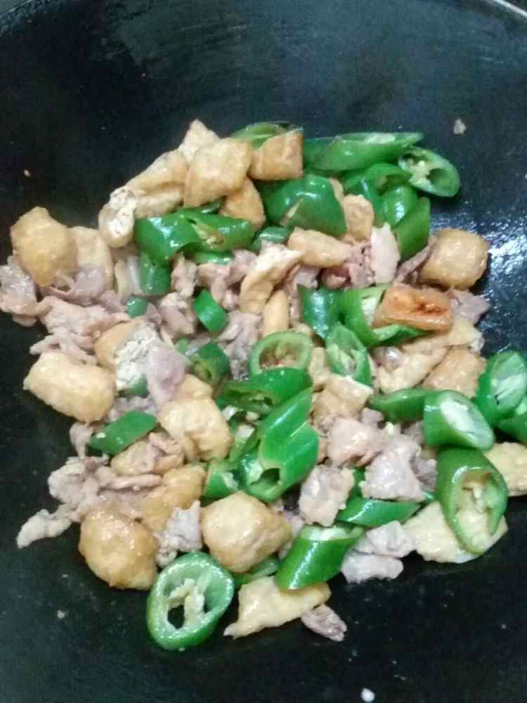 尖椒炒肉片，豆腐