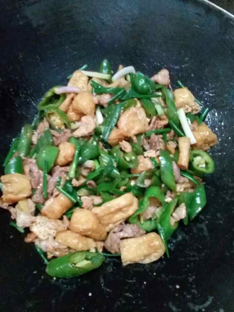 尖椒炒肉片，豆腐