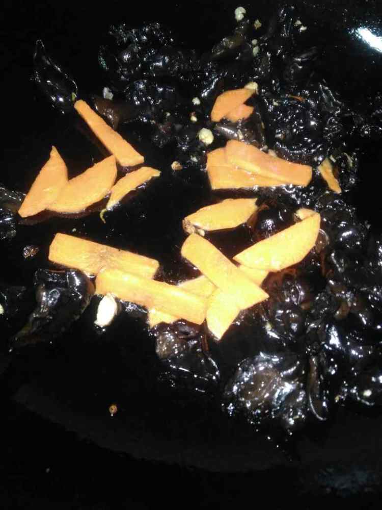 木耳红萝卜炒豆腐干
