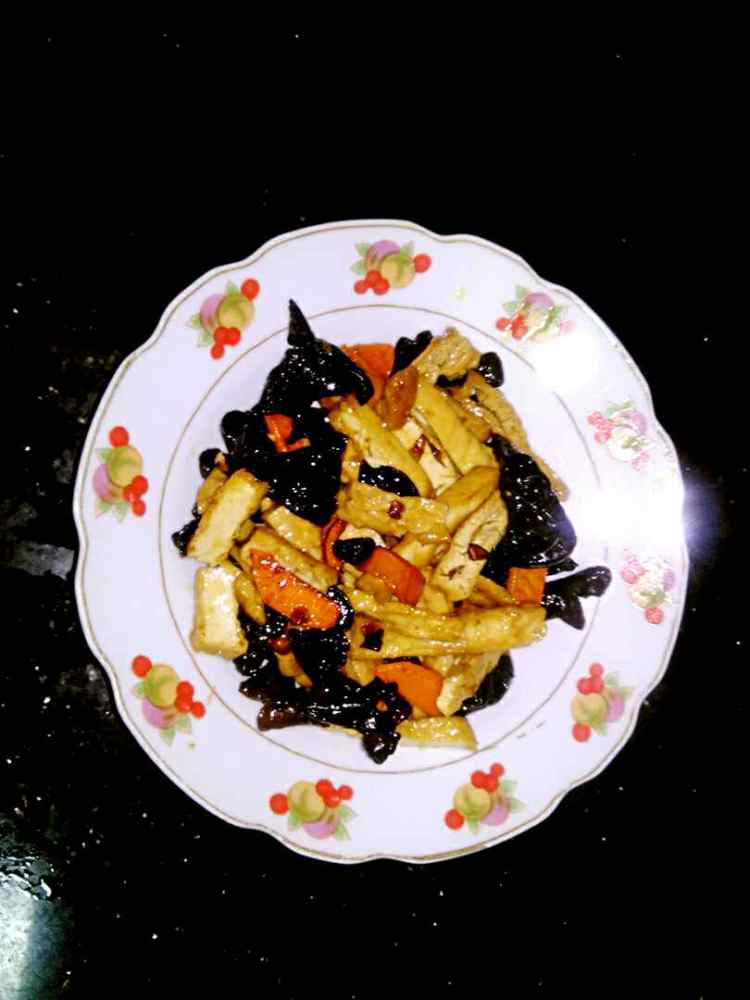 木耳红萝卜炒豆腐干