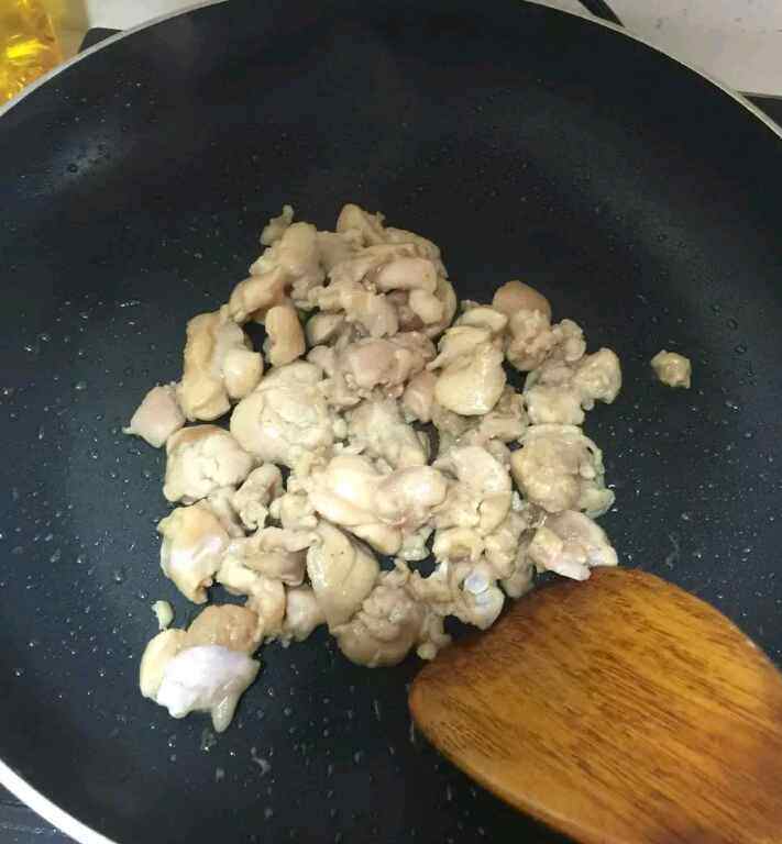 鸡肉炒菠萝