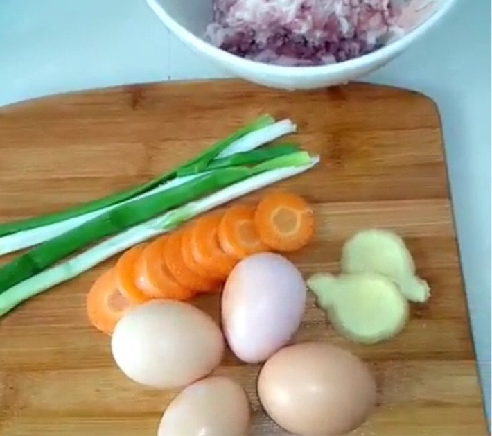 鸡蛋肉卷