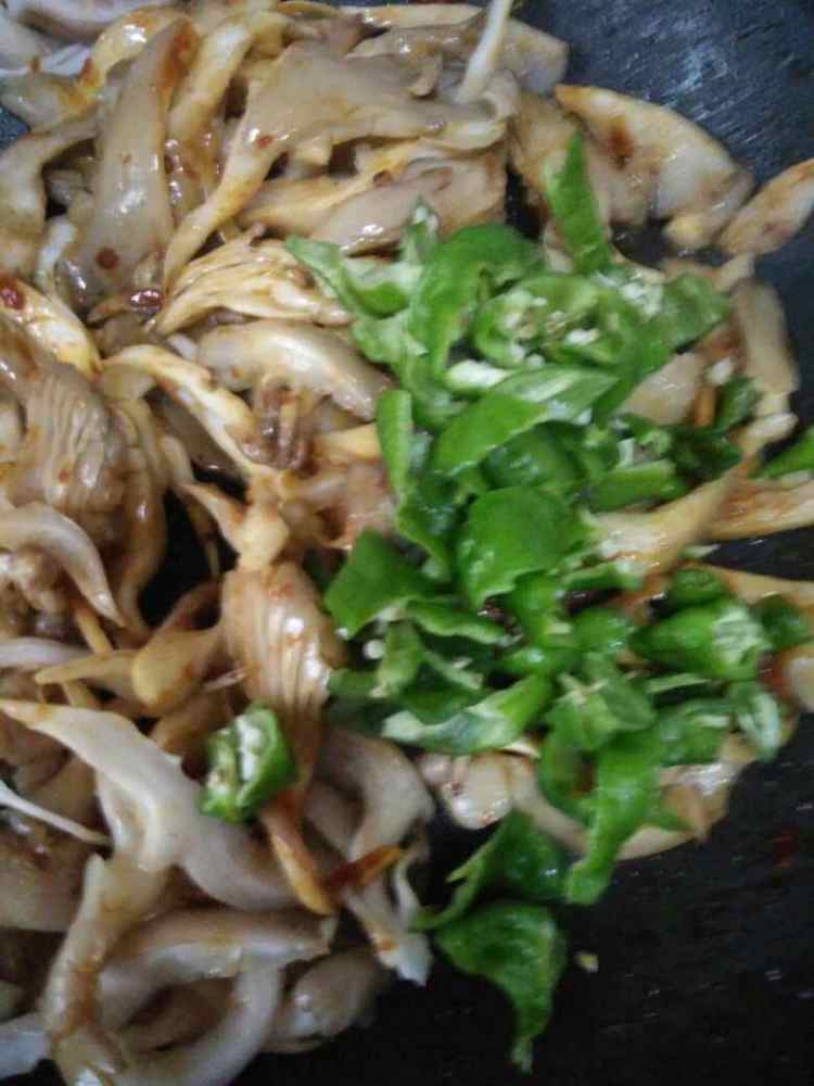青椒炒平菇