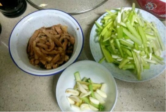 炒芹菜