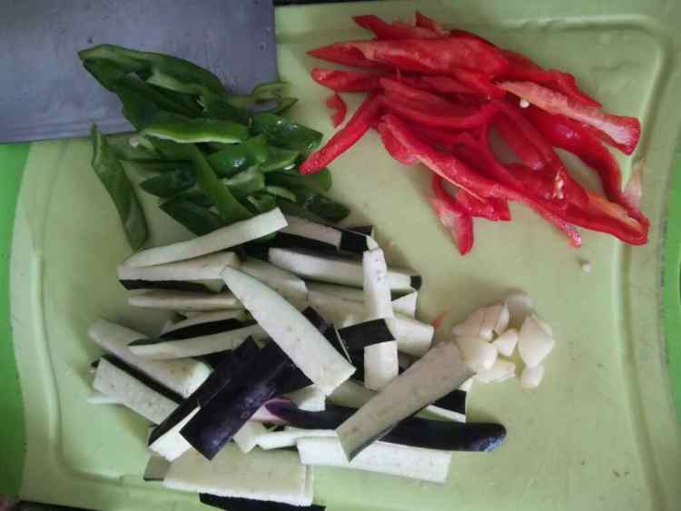 青红椒炒茄子