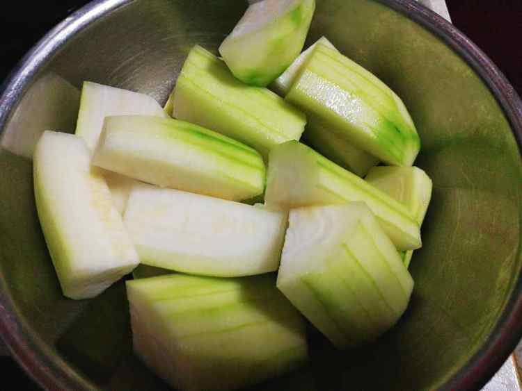 沙尖鸡脚节瓜汤