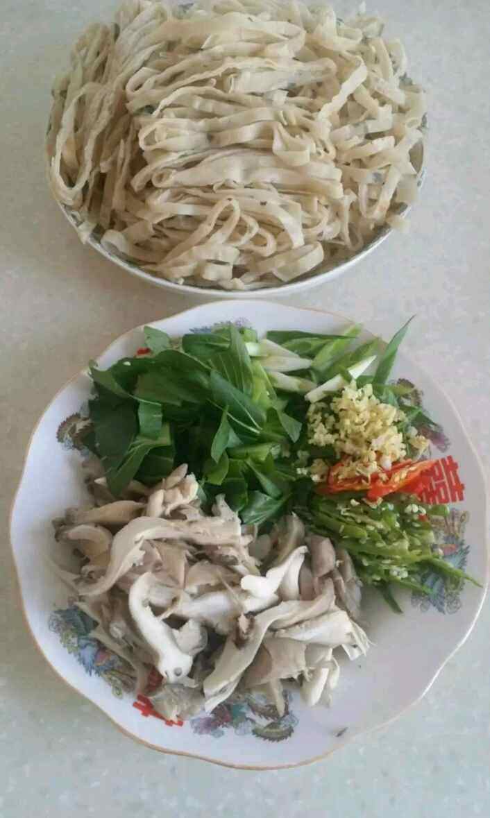 蘑菇炒饼丝