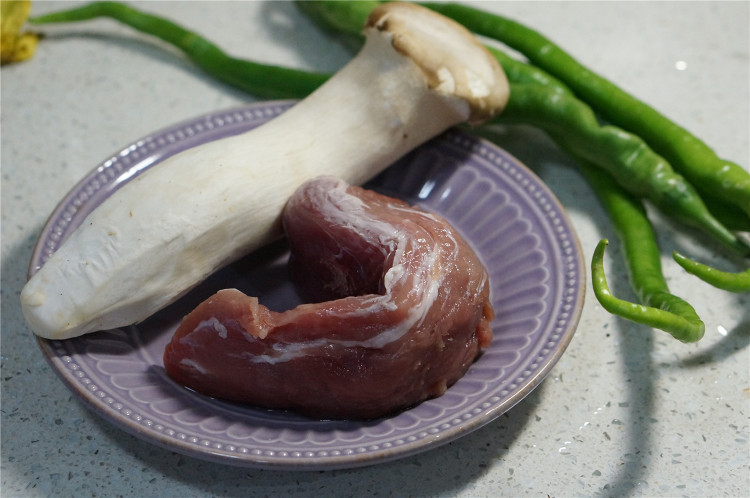 鸡腿菇炒肉