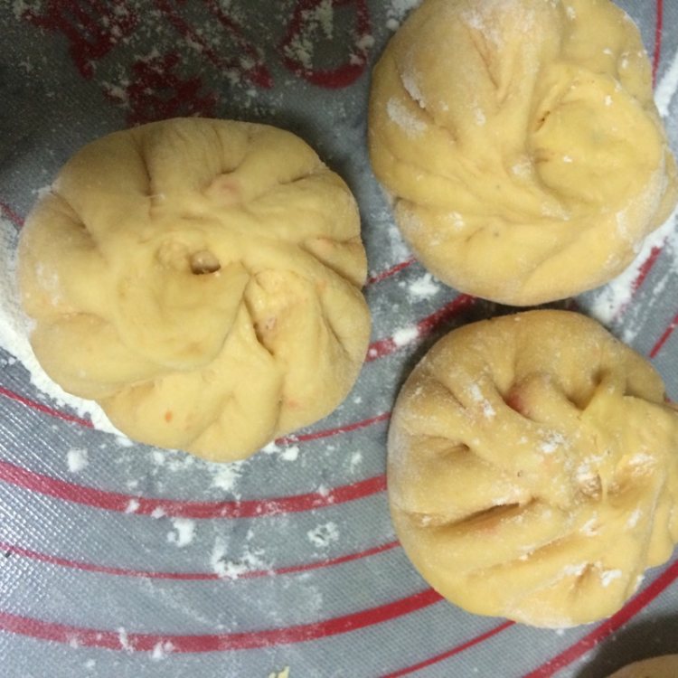 胡萝卜鲜笋肉包
