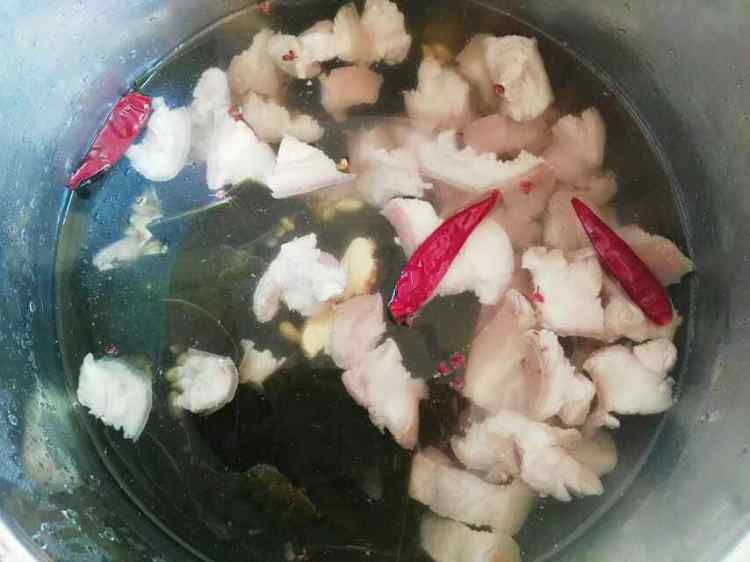 豆子肘子一锅炖