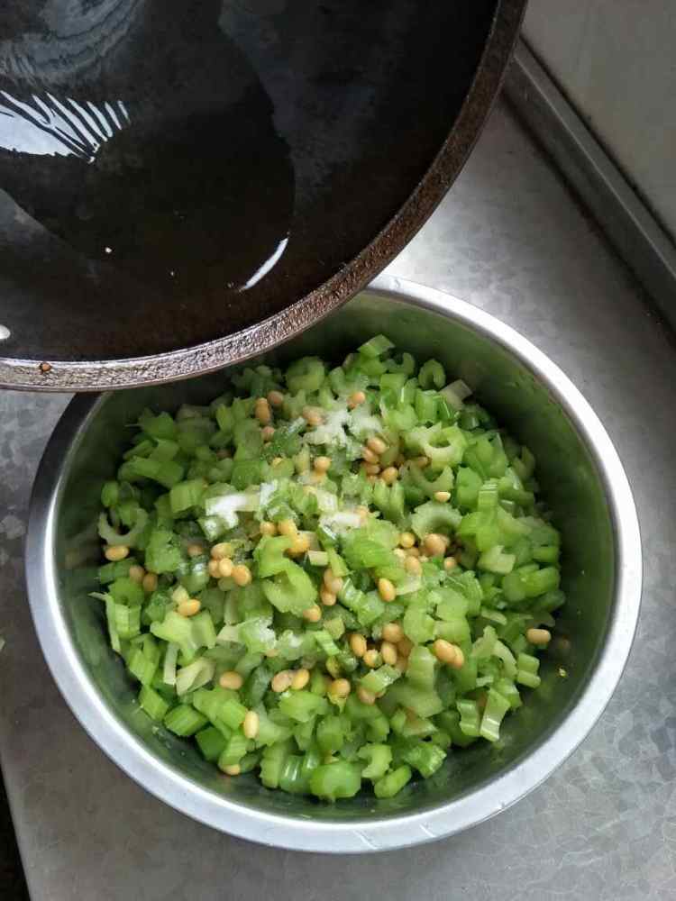 黄豆拌芹菜