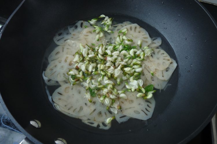 莲藕槐花薄饼