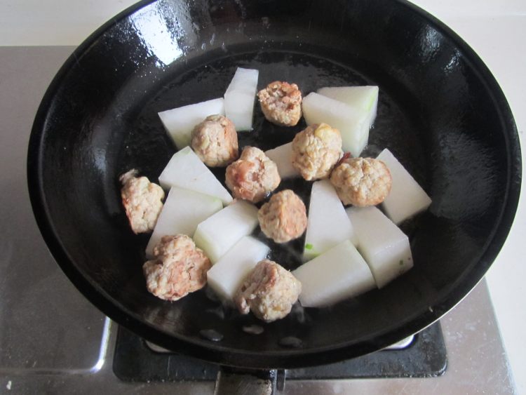 杂蔬冬瓜烧土豆丸