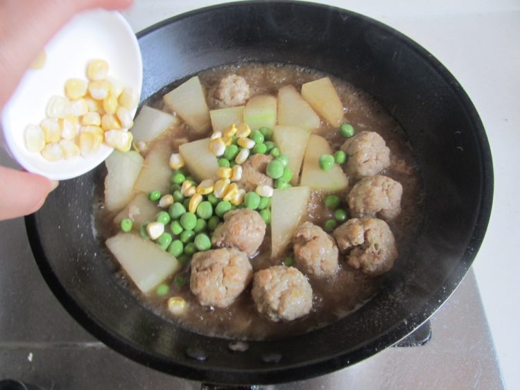 杂蔬冬瓜烧土豆丸