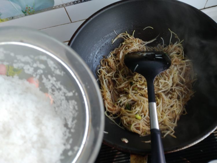 土豆丝炒芽苗菜