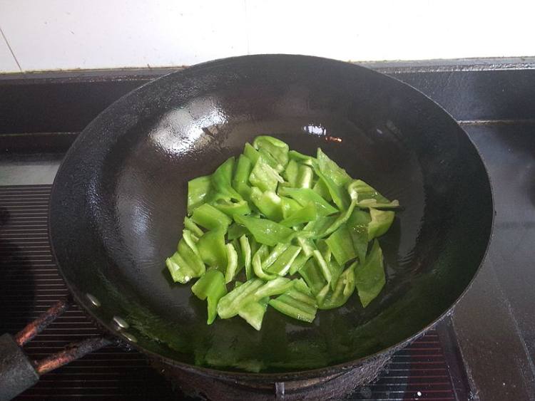 辣椒炒鸡蛋干