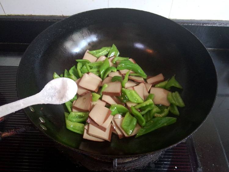 辣椒炒鸡蛋干