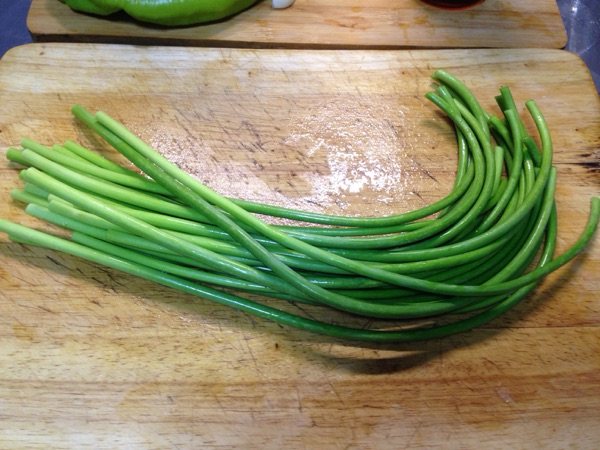 凉拌蒜苔丝