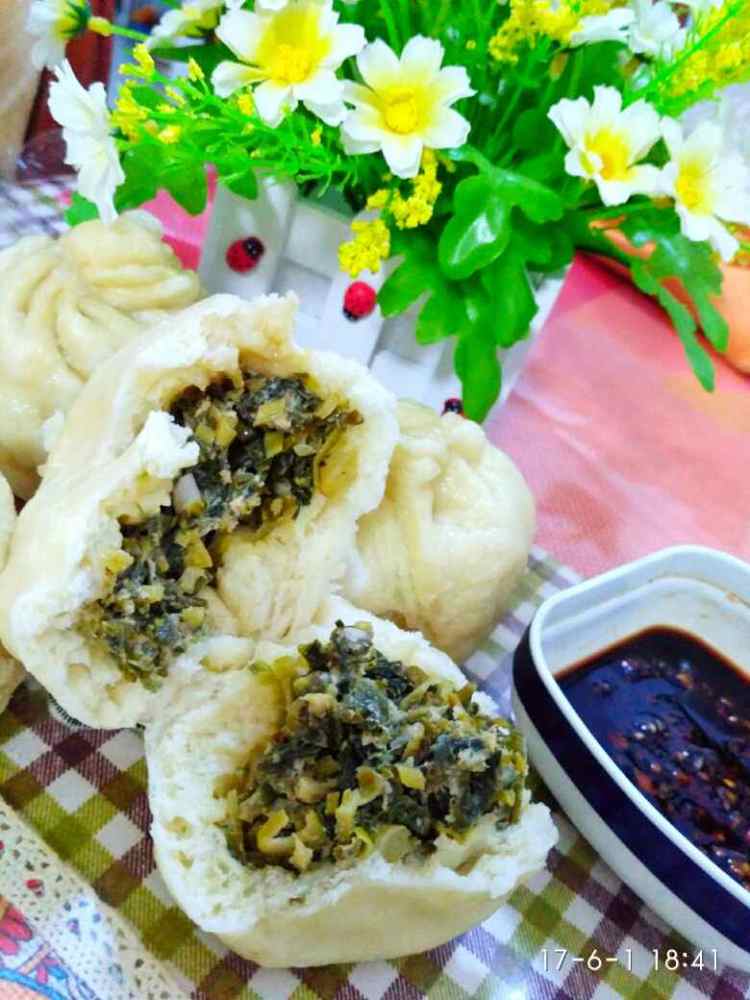 老山芹肉包
