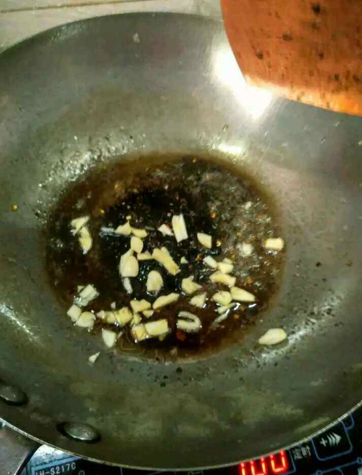 蒜香毛毛虫