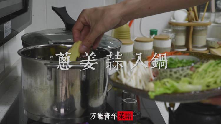 麻辣鸡丝拌面