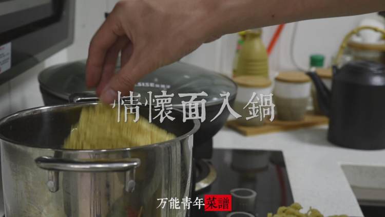 麻辣鸡丝拌面