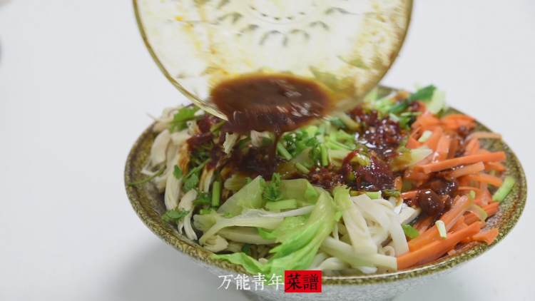 麻辣鸡丝拌面